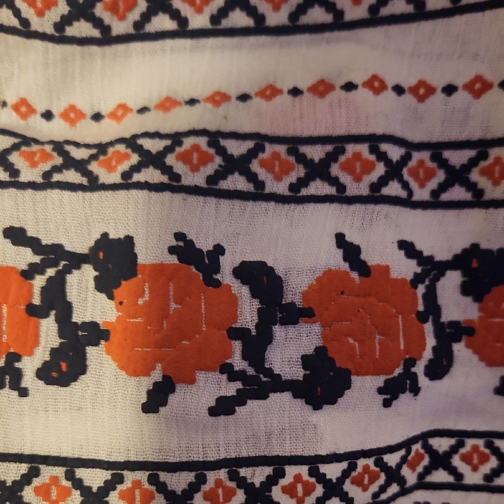 Chic White And Orange Patterned Blouse - image 3